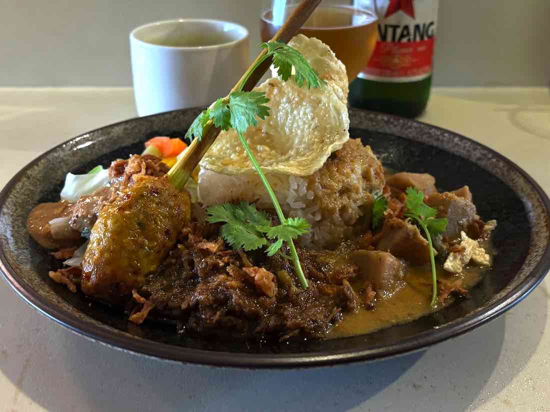 HATI DUA RENDANG PLATE