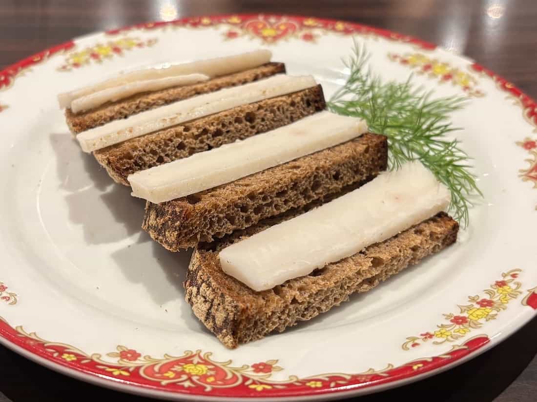 サーロとライ麦パン